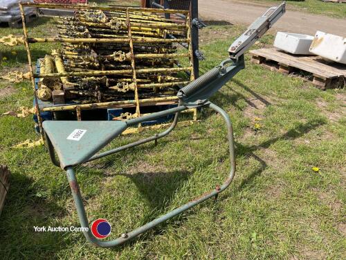Twin clay pigeon trap with seat