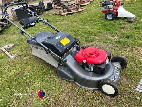 Honda HRD 536 self-drive lawnmower