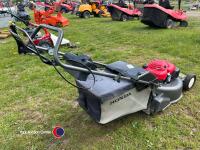Honda HRD 536 self-drive lawnmower - 4