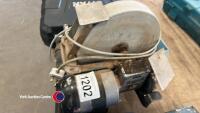 Bench grinder and wet stone, gwo