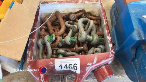 Mixed box of shackles