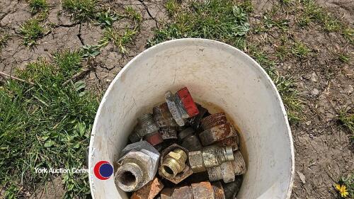 Quantity of new shop soiled hydraulic fittings