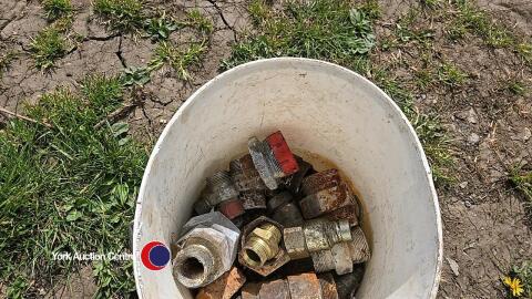 Quantity of new shop soiled hydraulic fittings
