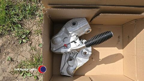 2 x Bradley doublelock 3500kg 50mm ball couplings