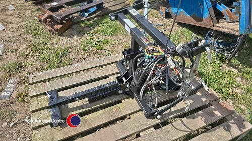 Electric 3 point linkage for quad/garden tractor