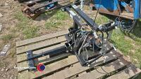 Electric 3 point linkage for quad/garden tractor
