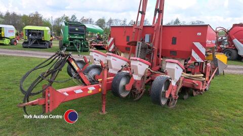 Kverneland 8 row maize drill, hydraulic folding, fertiliser hopper, 2010, vgc, control box in office