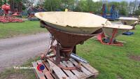 Vicon vari-spreader fertiliser spreader c/w spare hopper - 2