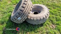Pair of 12.5/80-15.3 rims with tyres