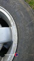 Land Rover Discovery alloy wheels with good tyres - 3