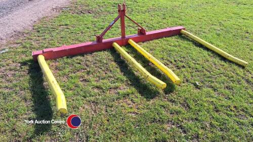 Double bale lifter/cuddler, fits on 3 point linkage