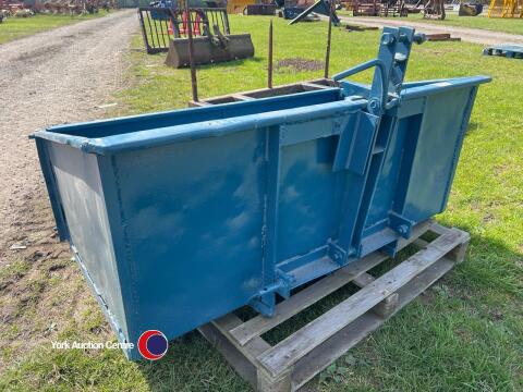 5ft wide tractor transport box with 3 point linkage