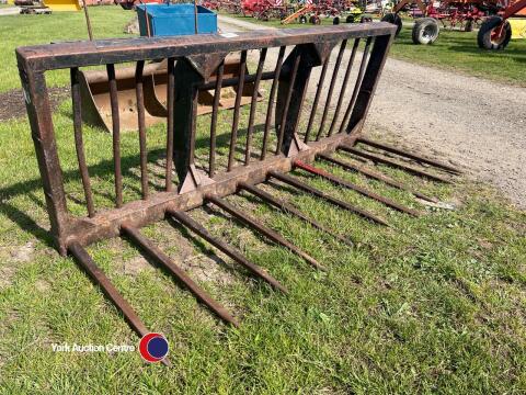 Manitou muck fork