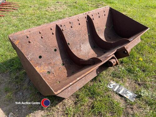 Digger ditching bucket, maybe fits Massey Ferguson 50B digger