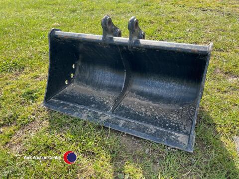 JCB 30in mini digger bucket, unused