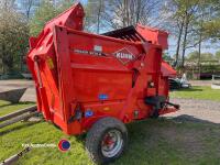 Kuhn Primor 3570M straw blower, less than 1000 bales from new - 3