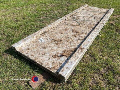 Cattle weigh, weighing platform and LP7510B weigh head, this lot is untested, , control box in office