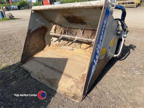 Shelbourne Reynolds sawdust dispenser bucket