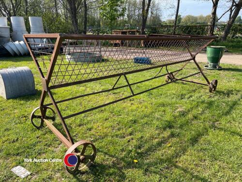 Mobile sheep hay rack