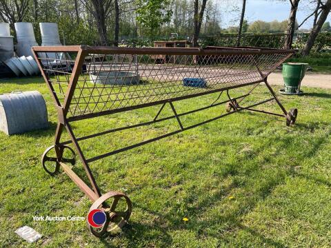 Mobile sheep hay rack