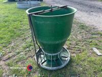 Osbourne weaner round feeder - 2