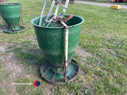 Osbourne weaner round feeder
