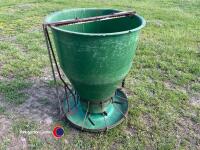 Osbourne weaner round feeder