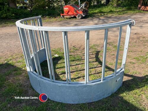 New sheep ring feeder