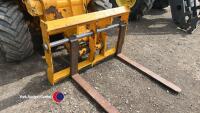 JCB 520-50 teleporter, hydraulic quick hitch, 3rd service, on wide tyres. Full V5, 2003, key in office - 3