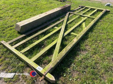 12ft wooden gate and post
