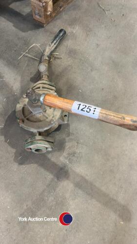 Manual fuel pump