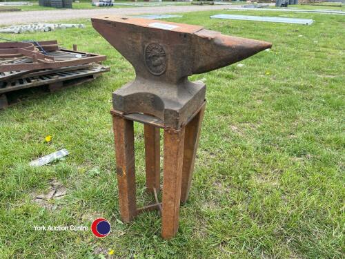Blacksmiths Anvil Vulcan 10 with stand