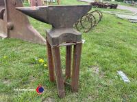 Blacksmiths Anvil Vulcan 10 with stand - 2