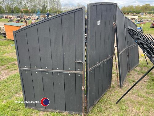 Bi-fold driveway gates