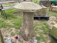Straddle stone