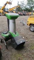 Viking petrol wood chipper on wheels with Briggs & Stratton engine, starts and runs, c/w manual. 2017, very little use