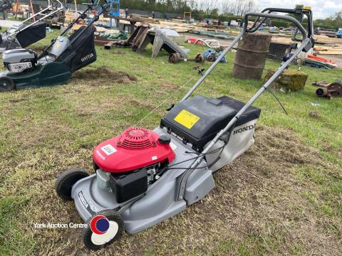 Honda HRB425C self propelled roller mower c/w grass bag