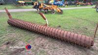 Kuhn 4m packer roller with arms and scrapers
