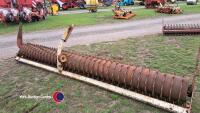 Kuhn 4m packer roller with arms and scrapers - 2