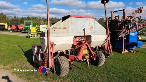 Accord 6 row maize drill