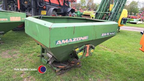 Amazone ZA300 fertiliser spreader, hydraulic shut off