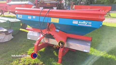 Sulky fertiliser spinner