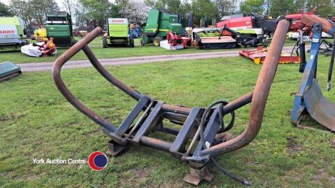 Heavy duty flexi grip bale squeeze