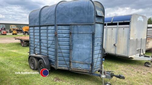Double horse trailer