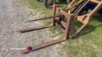 Leyland 272 Synchro tractor with loader . Restored 2 years ago. Full service. Kingpins done , half shaft seals, new exhaust, new battery and manifold. Full lights and dials work . Pallet tines and bale spike. 2 double acting spool valves . 1979 Reg - FFE - 6