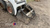 Bobcat 443 skid steer loader c/w much grab - 3