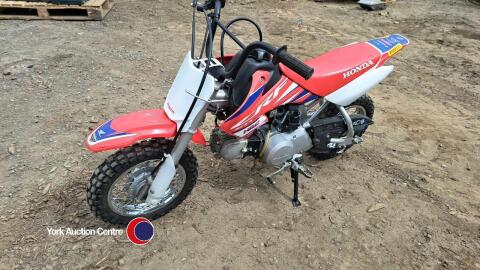 Honda CRF50 kids 2 wheel off road bike, kick starter, 3 speed, auto clutch, key in office