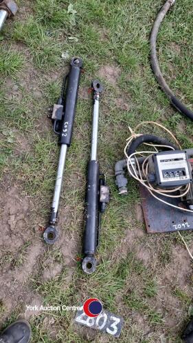 Hydraulic rams