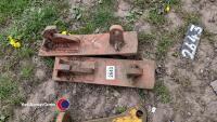 Pair of Manitou forklift brackets - 2