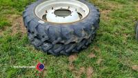 Pr of 9.5 R32 row crop wheels - 4